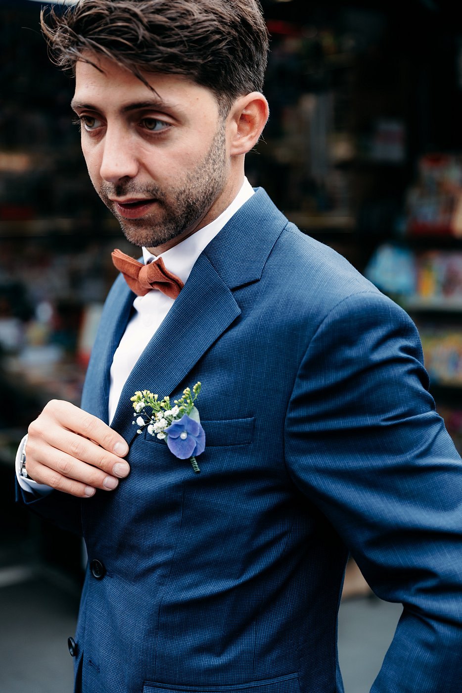 Broche fleurie pour les garçons d'honneur