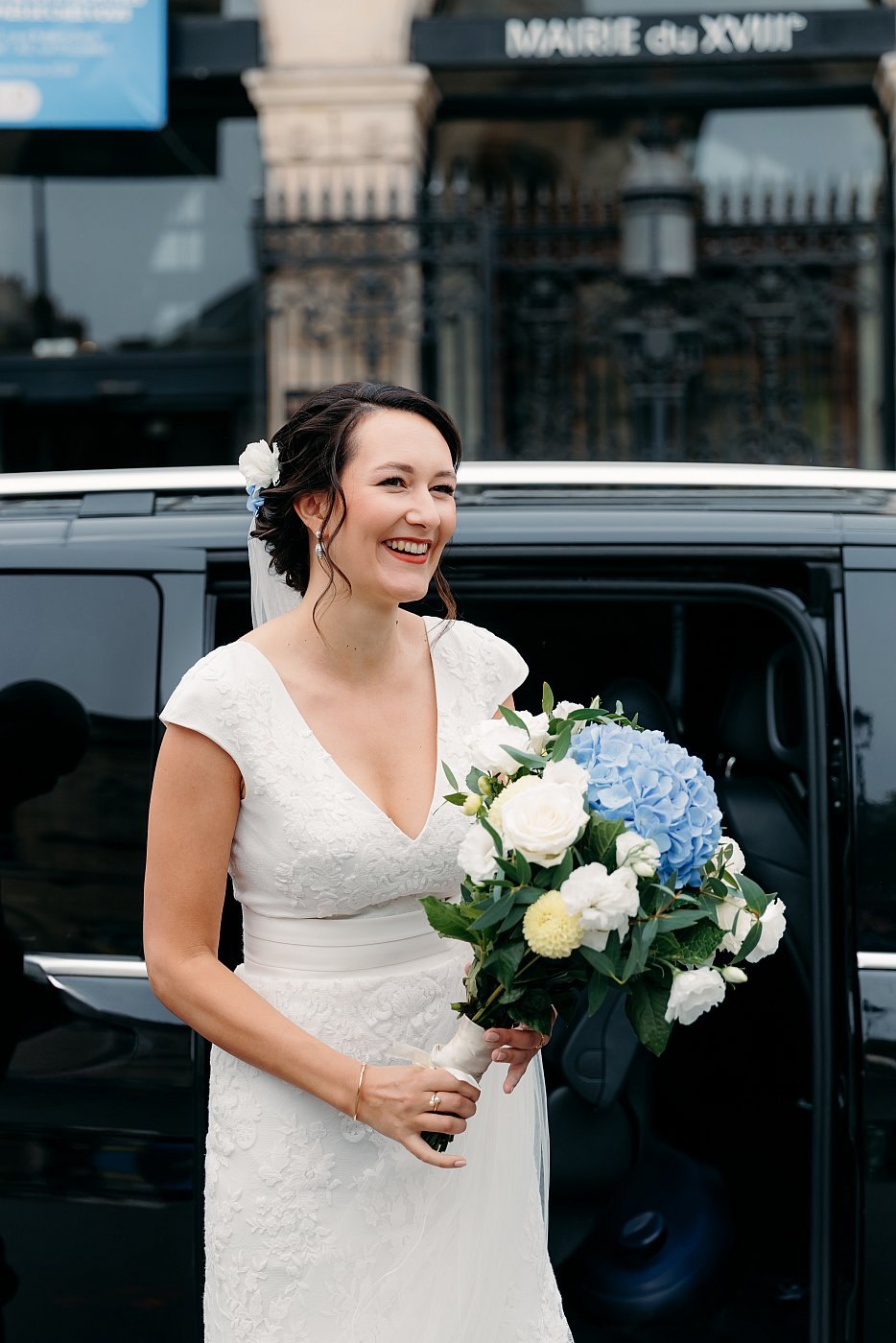 La mariée rejoint les festivités