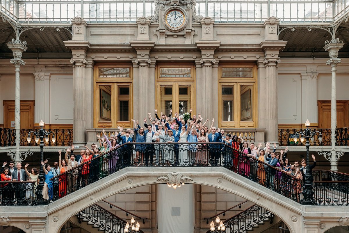 Photo de groupe dans la mairie du 18ème