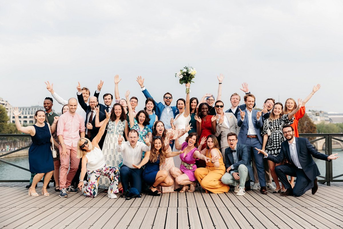 Photo de groupe sur le pont des arts