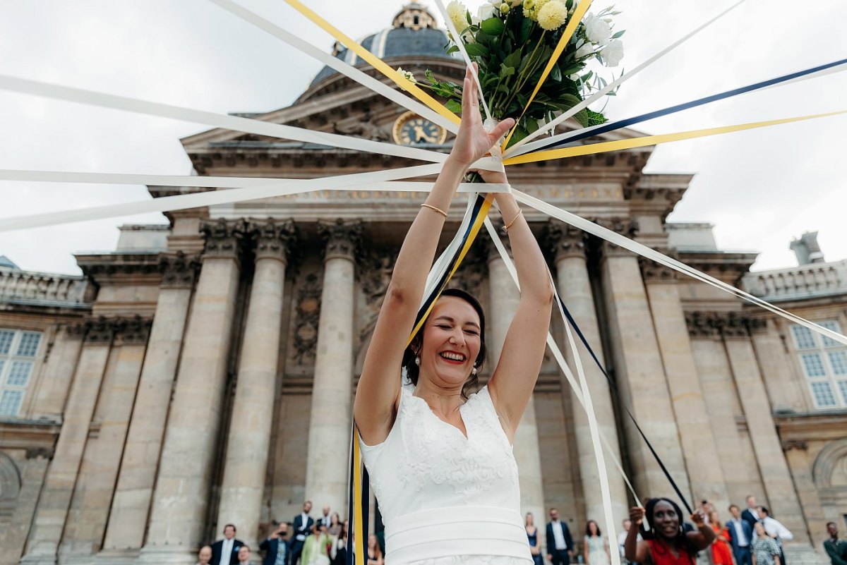 Le jeu du bouquet dans les rues de Paris