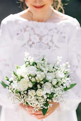La mariée et son bouquet